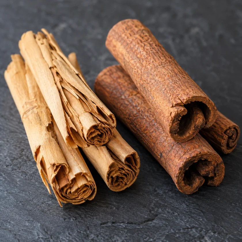 Ceylon quills beside cassia sticks